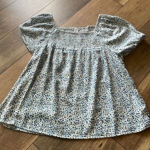 NWOT - pretty women’s blouse